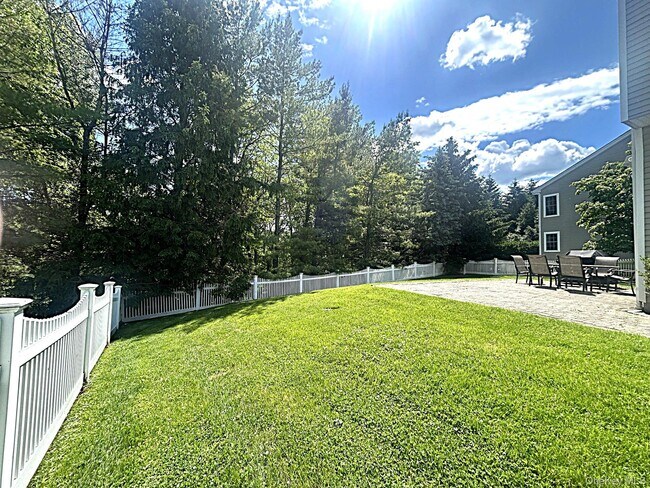 Building Photo - 80 Landmark Ct
