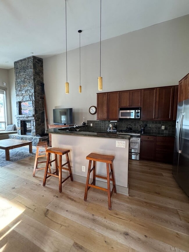 Building Photo - Fully Furnished Mountain Home with Private Deck