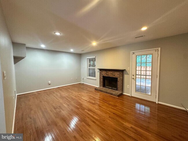 Building Photo - 6025 Crocus Ct