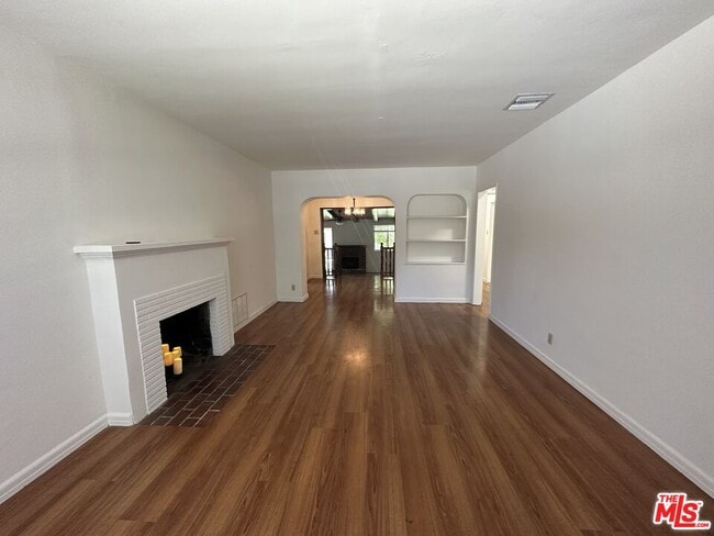 Building Photo - 4608 Saloma Ave