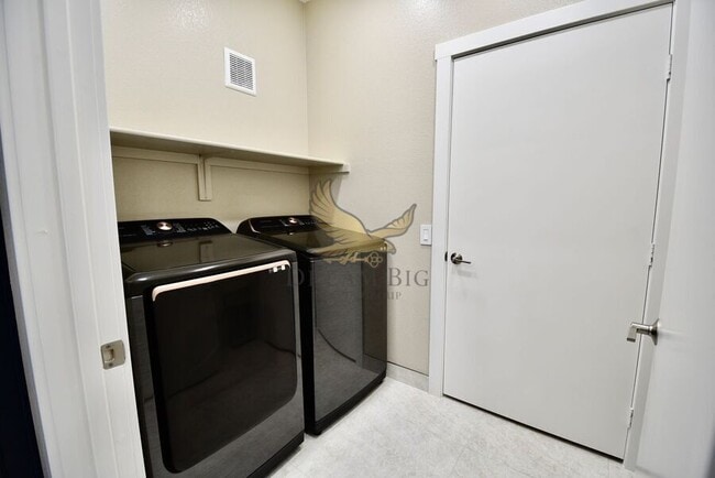 Building Photo - 8725 W Flamingo Rd