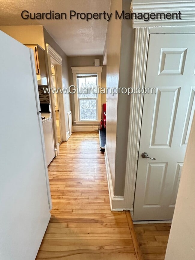 Building Photo - Kenwood Apartment, Private Entry, Parking, Pets Welcome, Video Walk Through