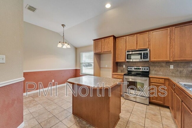 Building Photo - 1732 Bluebird Dr