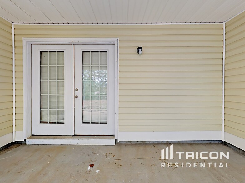 Building Photo - 640 Fairgreen Trail