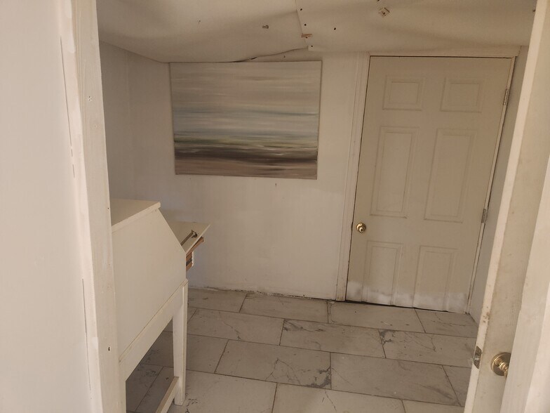 Building Photo - 15 Treno St