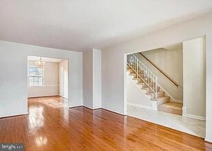 Building Photo - 208 Commons Dr NW