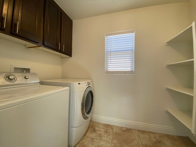 Building Photo - Beautiful 4-Bedroom Home with Den in Mountain’s Edge