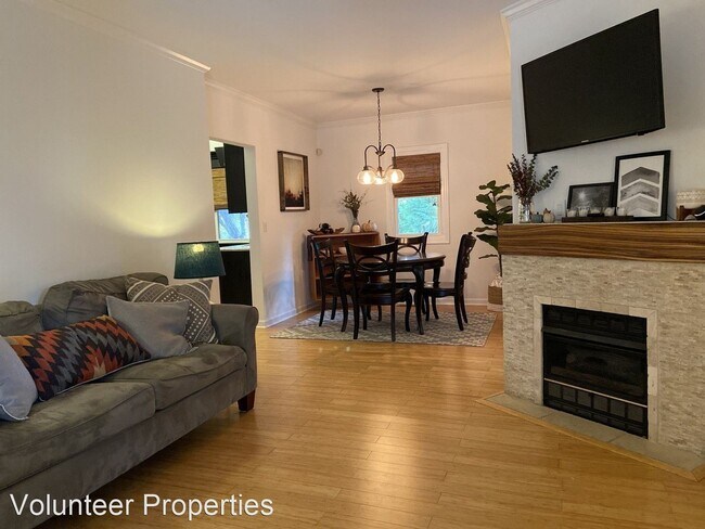 Building Photo - 3 br, 2 bath House - 401 Cleves St.