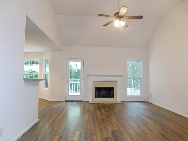 Building Photo - 576 Greenwood Park Way