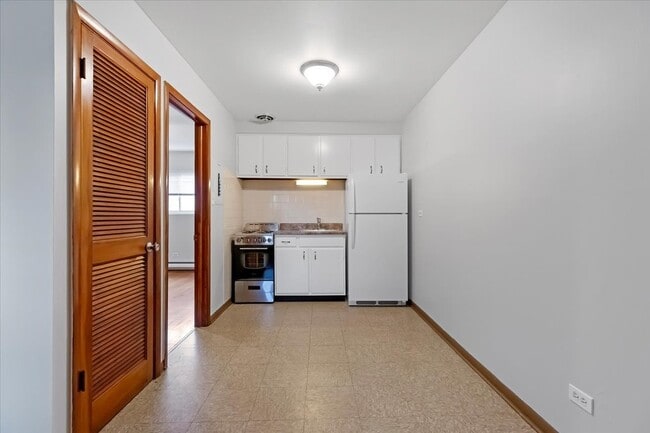 Building Photo - 6200 W 64th Pl