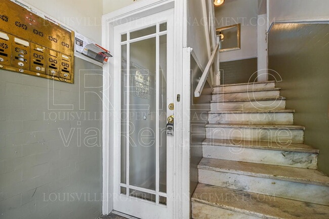 Building Photo - 1481 St James Ct