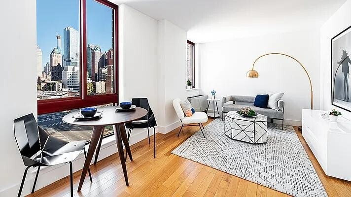 Building Photo - 444 W 35th St