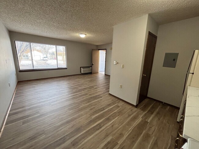 Building Photo - 2619 W 15th St N