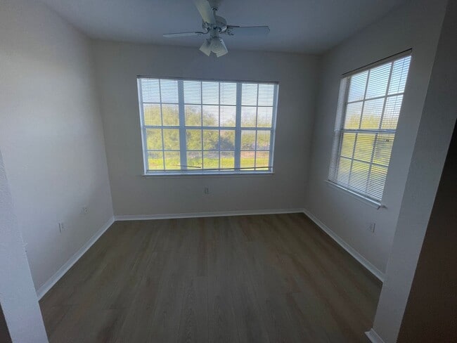 Building Photo - 2 Bedroom/2 Bathroom Condo at Villa Valencia AVAILABLE AUGUST 17th!