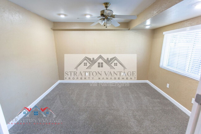 Building Photo - 944 W Meseto Ave