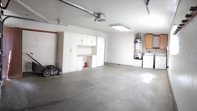 Building Photo - 615 Oriole Ave