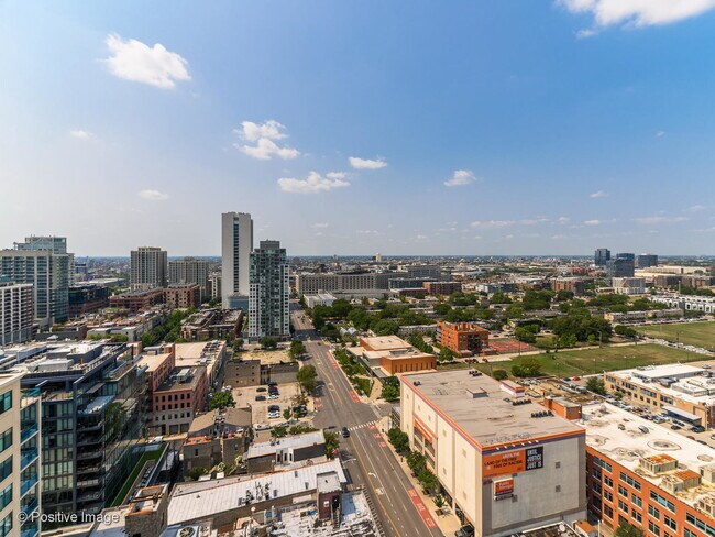 Building Photo - 757 N Orleans St