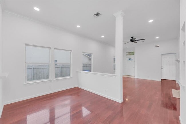 Building Photo - 1708 Royal Ascot Dr