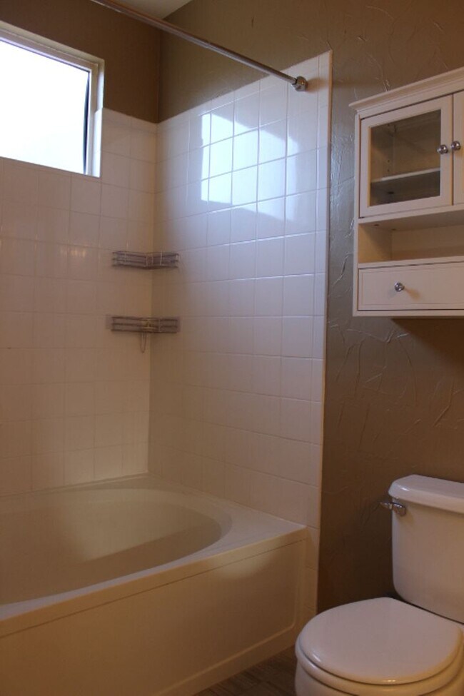 Building Photo - Littleton 2 br/2 ba Condo in Mountain Gate III!