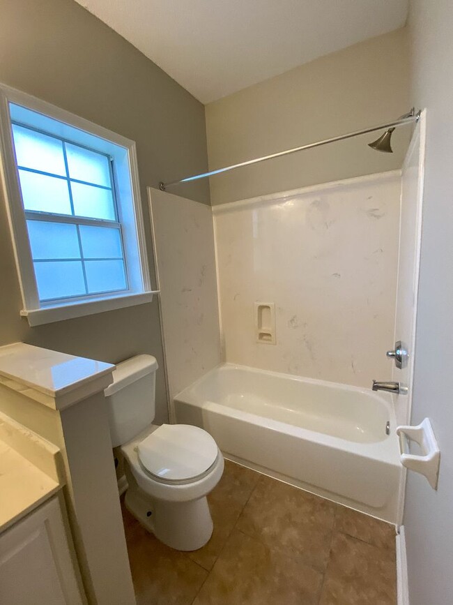 Building Photo - 5 Bedrooms with Bonus, 4 Bath Near Riverda...