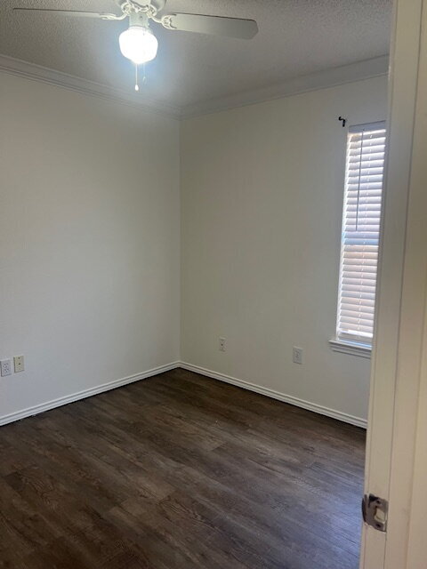 Building Photo - Great 3/2/2 home just south of S Loop 289!