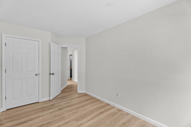 Building Photo - 336 Winfield Ave