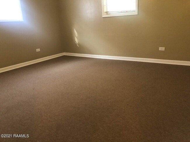 Building Photo - 2809 S Curtis Dr