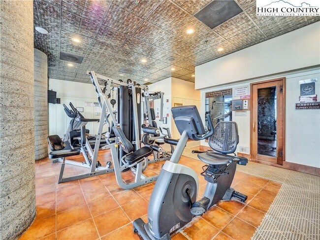 Building Photo - 303 Sugar Top Dr