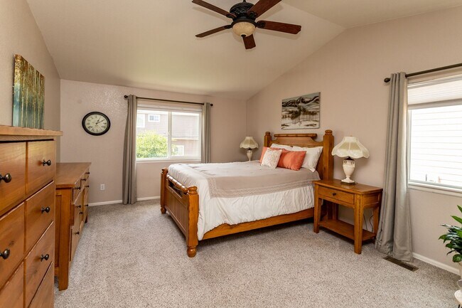 Building Photo - Spacious Corner Lot Gem in Ridgeview at St...