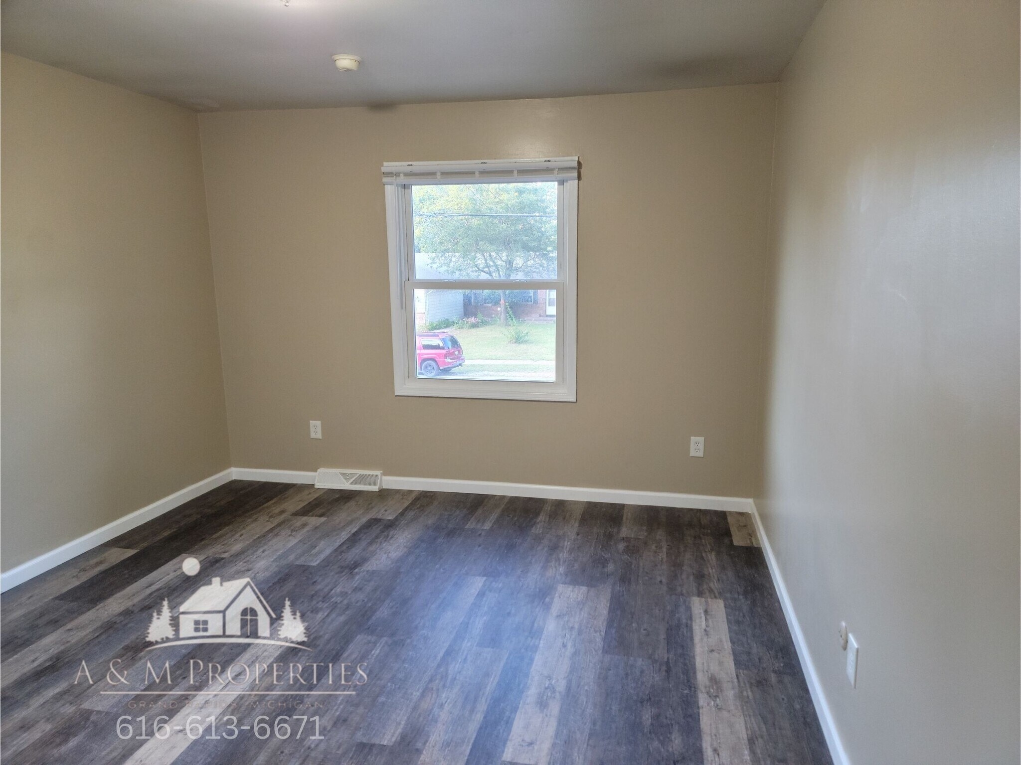 Building Photo - 5809 Christie Ave SE