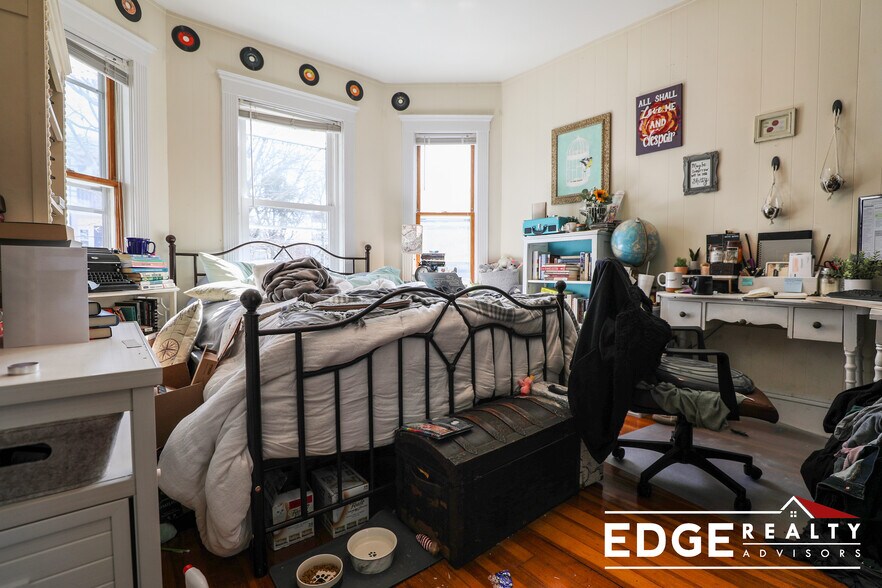 Building Photo - 44 Easton St