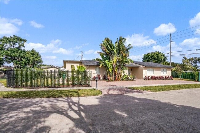 Building Photo - 6701 SW 49th Terrace