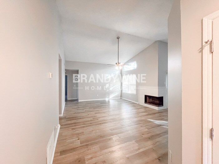 Building Photo - 4400 Westchester Ct