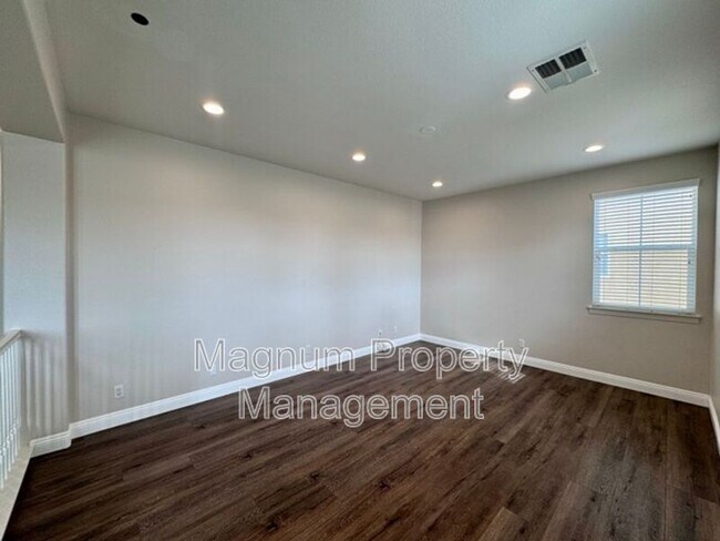 Building Photo - 34333 Northhaven Dr