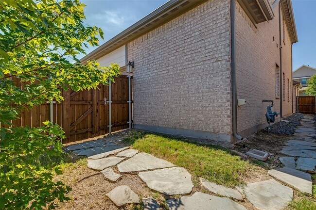 Building Photo - 3309 Sarala Ct