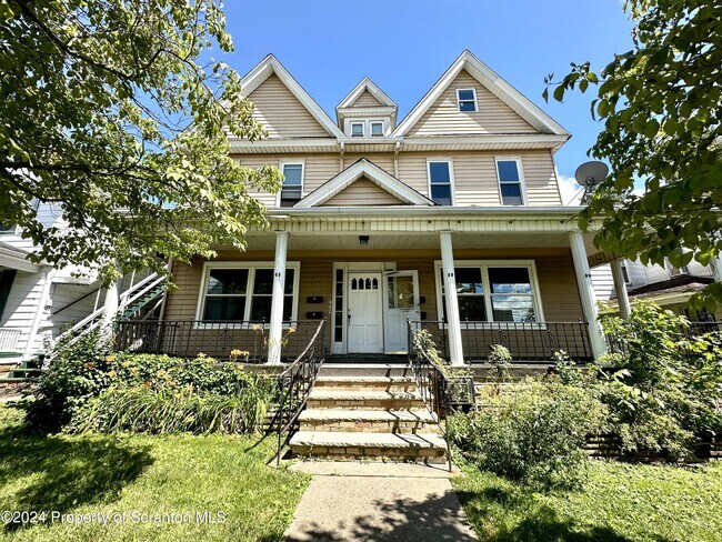 Building Photo - 114 S Lincoln Ave