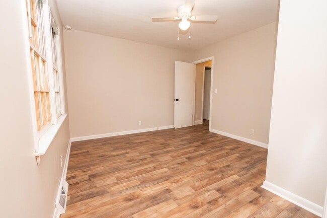 Building Photo - 1329 White House Blvd
