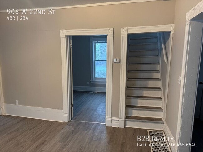 Building Photo - 906 W 22nd St