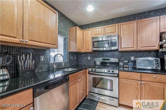 Building Photo - 115 Chariot Ct