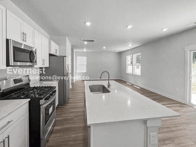 Building Photo - 2284 Robert Gwynne Dr