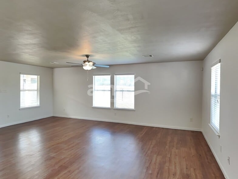 Building Photo - 911 Redcrest Springs Ct