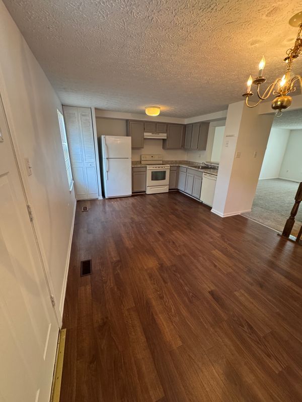 Building Photo - 9730 Red Clover Ct