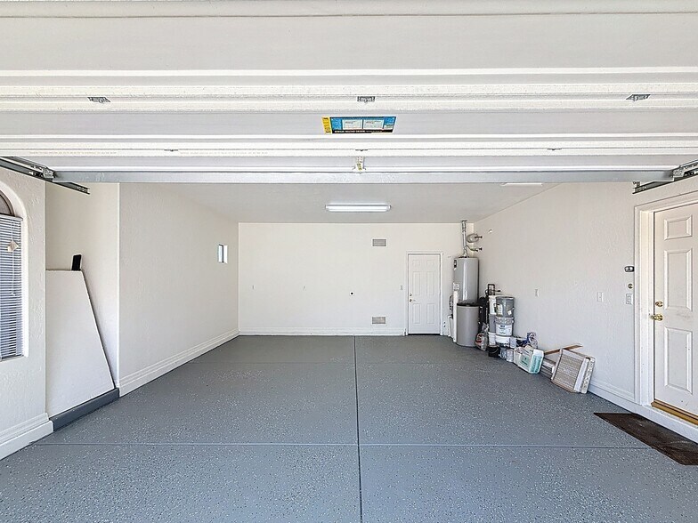 Building Photo - 14437 W Lexington Ave