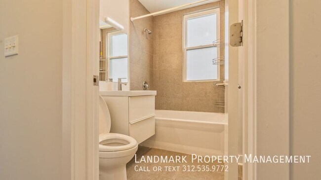 Building Photo - 2833 N Avers Ave