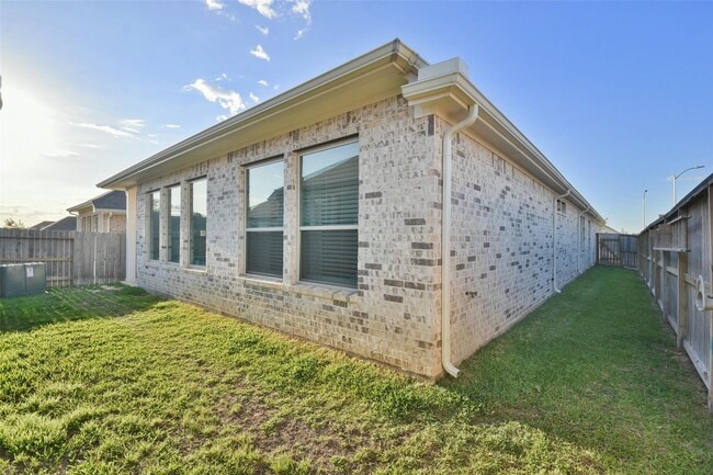 Building Photo - 42533 Summer Crst Rd
