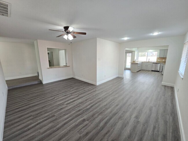 Building Photo - Updated, Energy Efficient 4 Bedroom 2 Bath Home in Golf Course Community