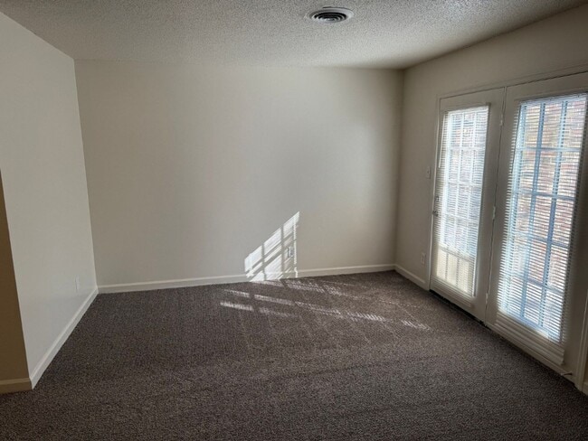 Building Photo - 9100 Parktop Ln NW