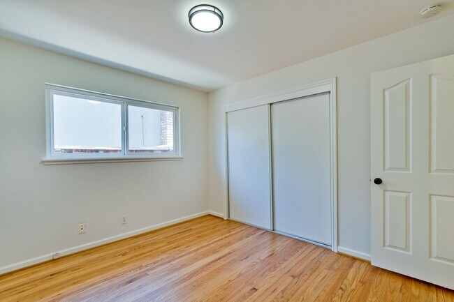 Building Photo - 941 // (Duplex)