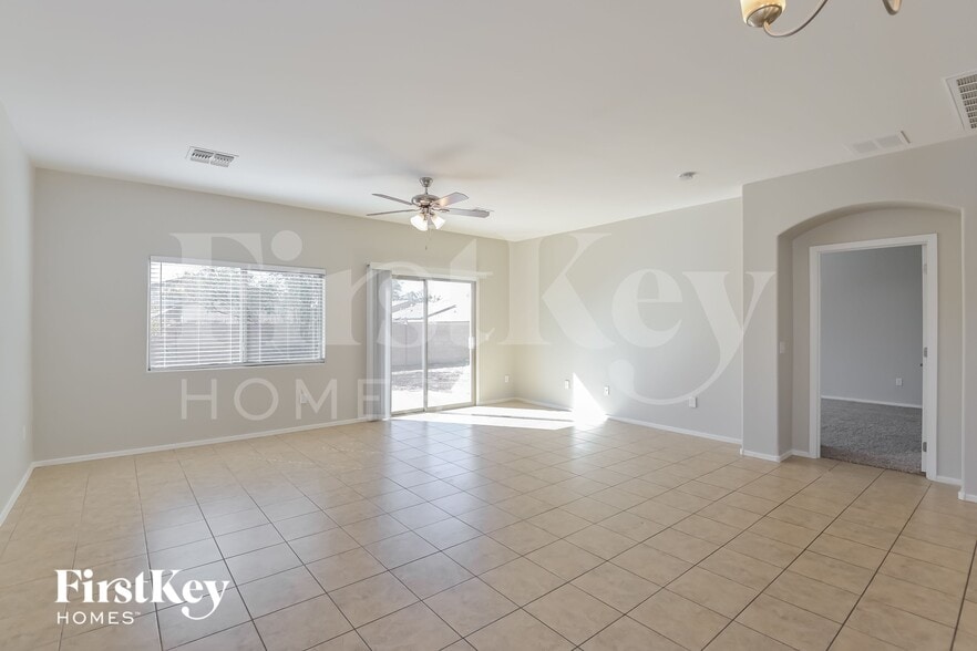 Building Photo - 11071 W Willow Field Dr