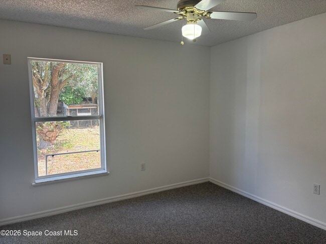 Building Photo - 443 Collings St SE